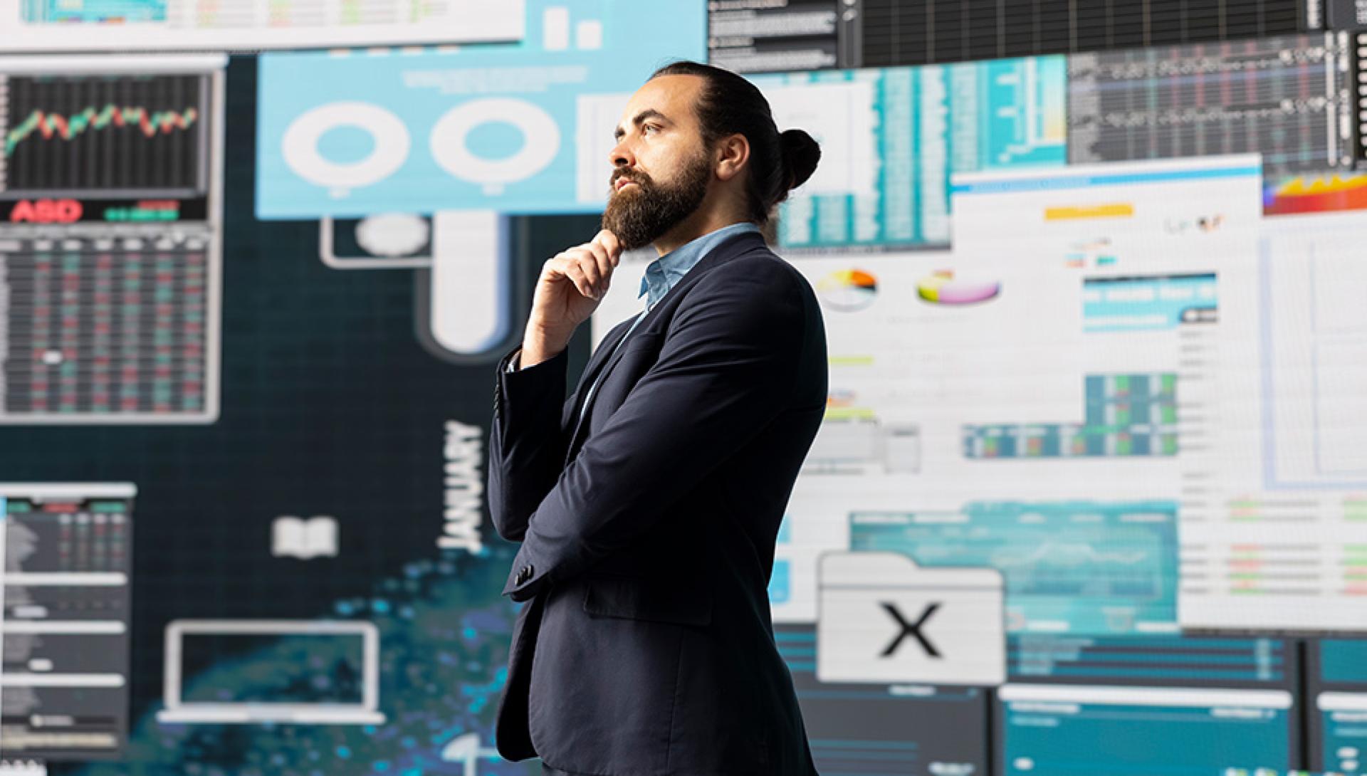 Une loupe révélant comment les décisions basées sur les données transforment les dépenses marketing gaspillées en croissance rentable.